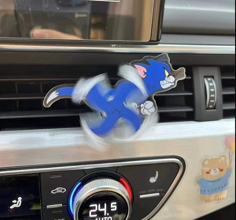 Tom & Jerry – Ozdoba na kratkę nawiewu do auta | Dekoracja samochodowa